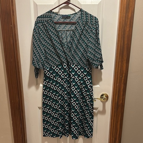 Green V-Neck Midi Dress - Picture 1 of 6